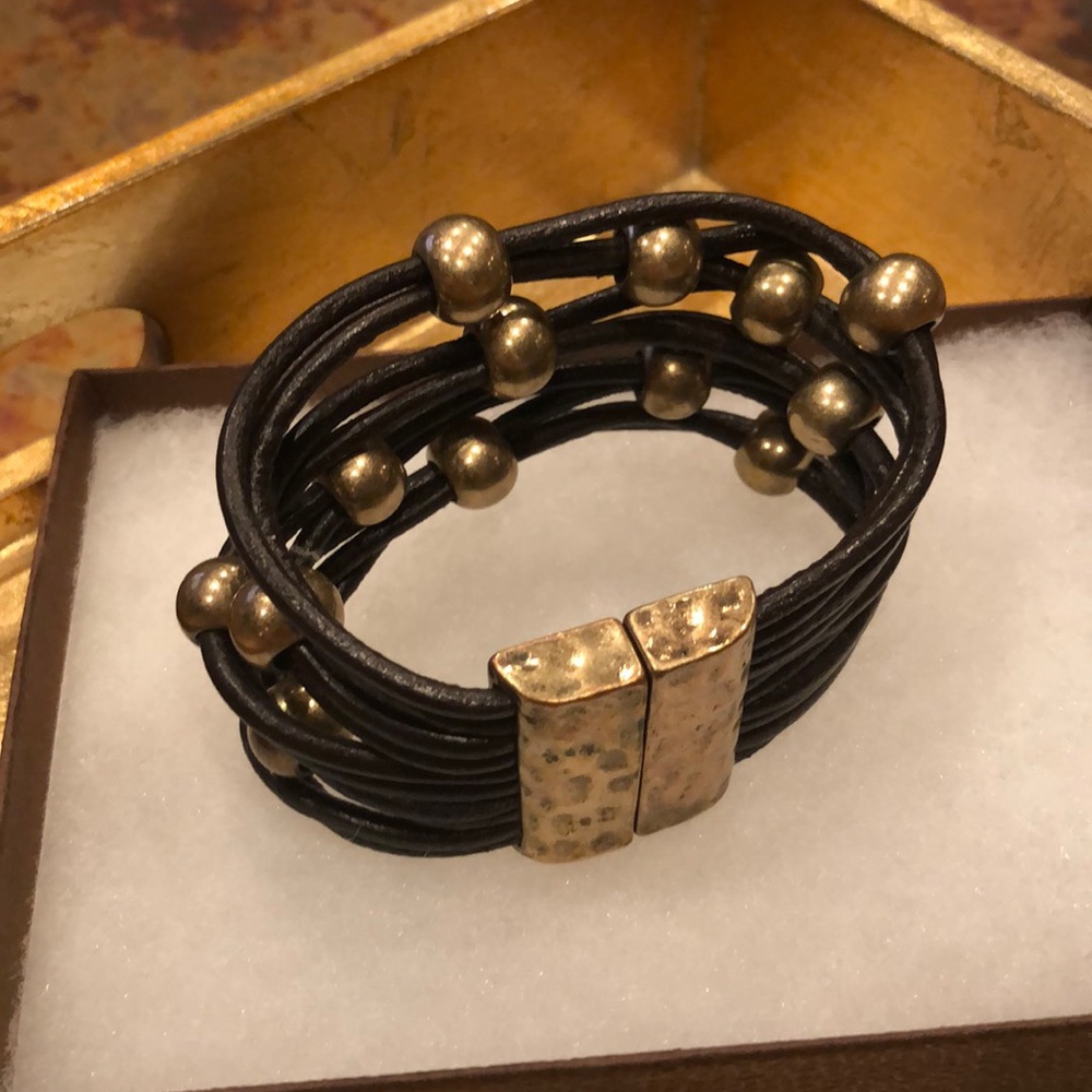 Leather cuff bracelet - Picture 2 of 2